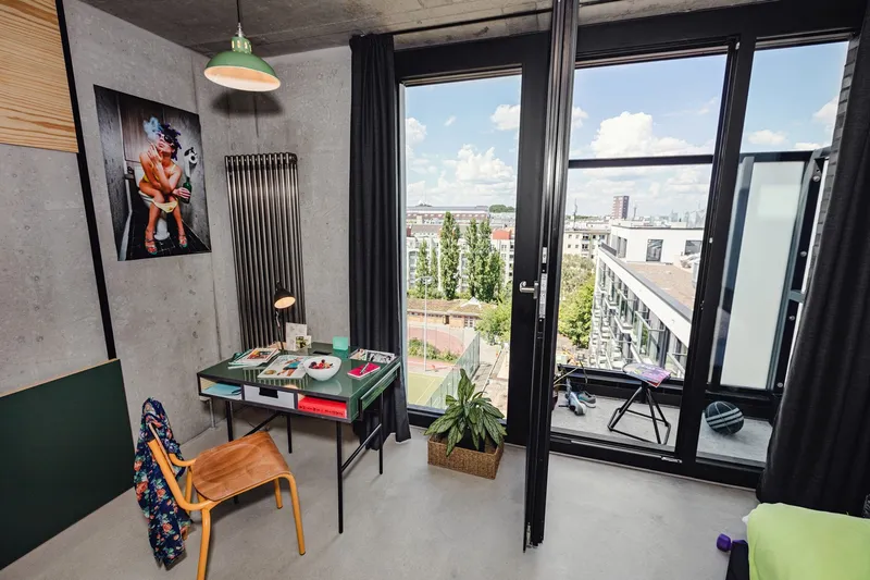 Neon Wood Student Housing - Classic Balcony Apartment in Berlin, Mitte-Wedding — photo 1